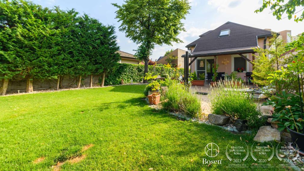 Rezervovaný BOSEN I Ponúkame vám Krásny 5 izbový poschodový rodinný dom v centre Senca