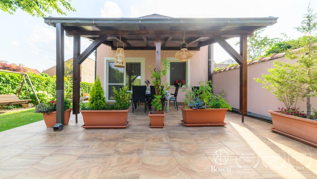 Rezervovaný BOSEN I Ponúkame vám Krásny 5 izbový poschodový rodinný dom v centre Senca