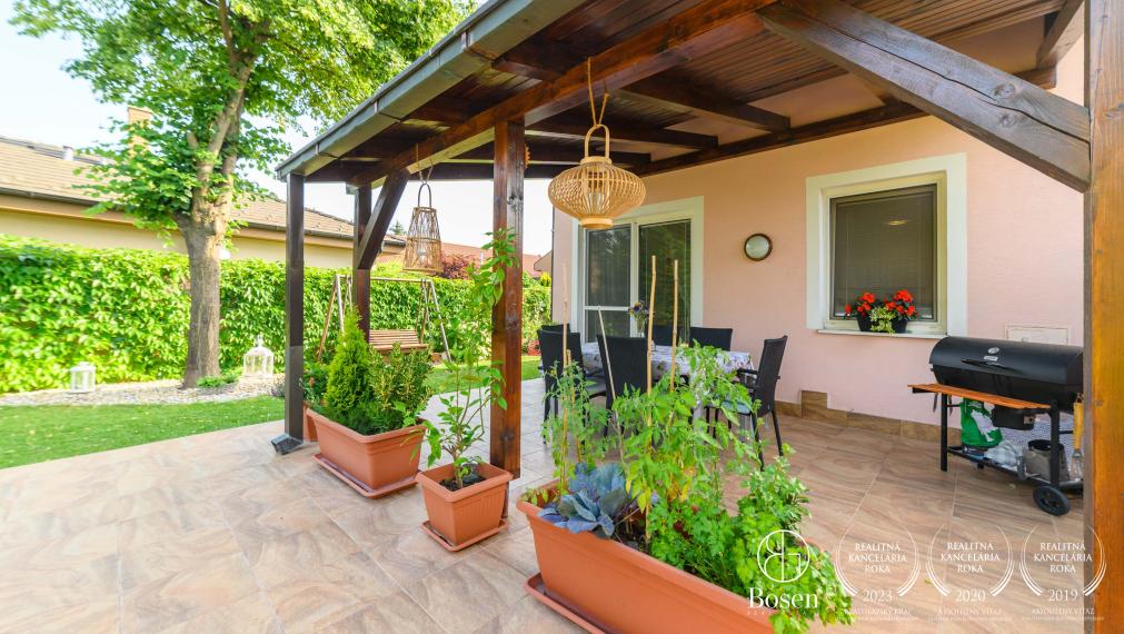 Rezervovaný BOSEN I Ponúkame vám Krásny 5 izbový poschodový rodinný dom v centre Senca