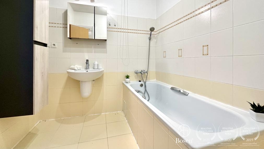 BOSEN | Moderný 4 izbový byt s 2 balkónmi v lukratívnej časti Lučenca, 100m2.