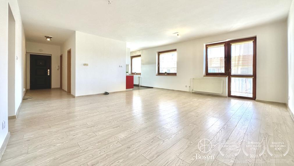 BOSEN | Moderný 4 izbový byt s 2 balkónmi v lukratívnej časti Lučenca, 100m2.
