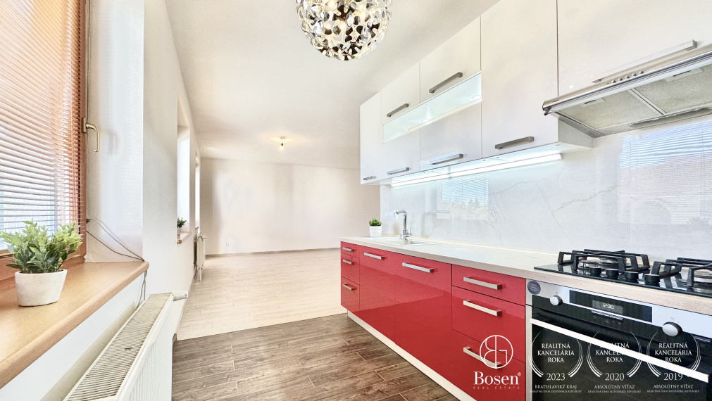 BOSEN | Moderný 4 izbový byt s 2 balkónmi v lukratívnej časti Lučenca, 100m2.