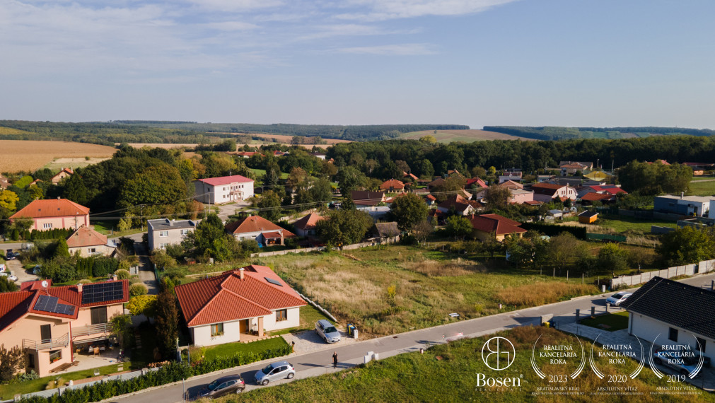 BOSEN | Stavebný pozemok, 1311 m2, Párovské Háje