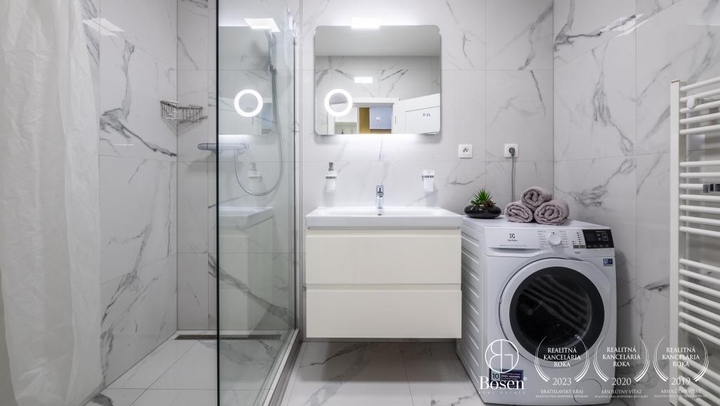 BOSEN | REZERVOVANÉ - Kompletne zariadený 2+KK. izb. byt v nadštandarde, s balkónom, kobkou a parkovaním v novostavbe, Rezidencia Tabáň, Nitra, 54 m2