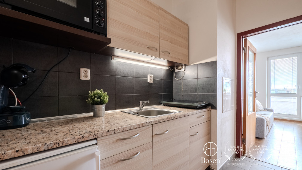 PREDANÉ - BOSEN | Garsónka s loggiou, Rovniankova - Petržalka