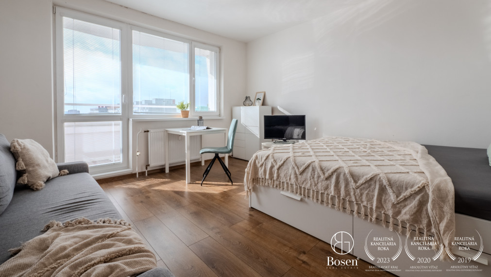 PREDANÉ - BOSEN | Garsónka s loggiou, Rovniankova - Petržalka