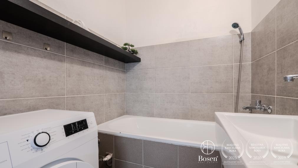 PREDANÉ - BOSEN | Garsónka s loggiou, Rovniankova - Petržalka