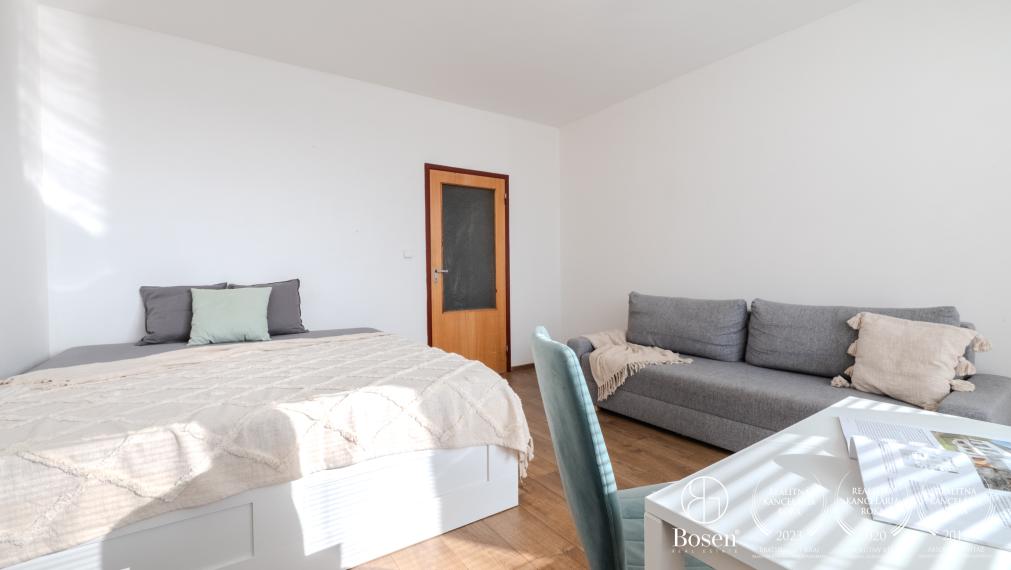 PREDANÉ - BOSEN | Garsónka s loggiou, Rovniankova - Petržalka