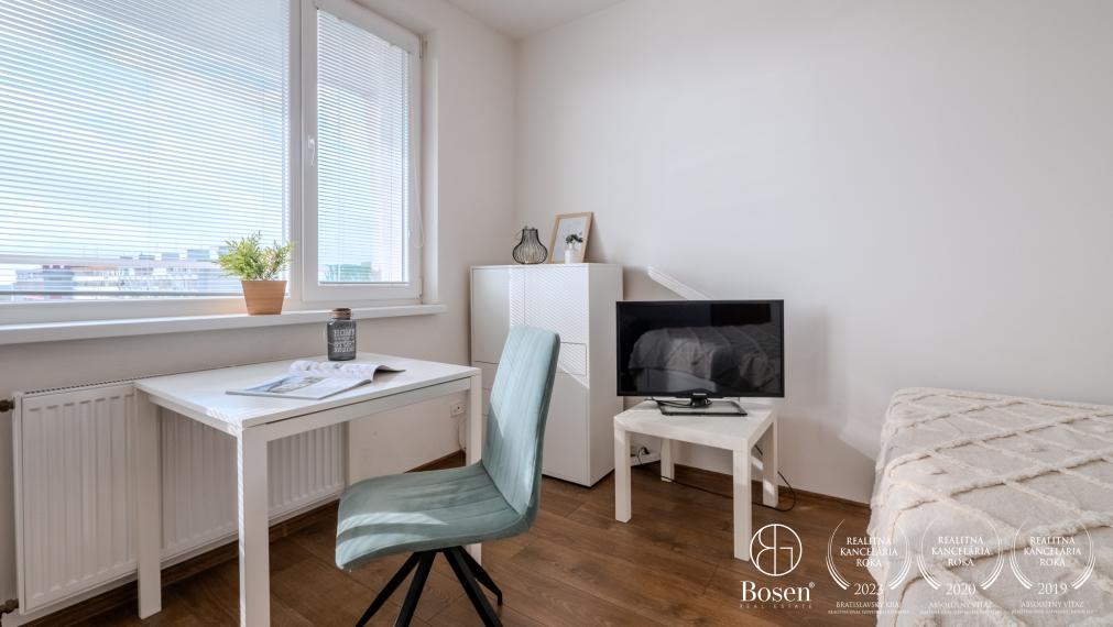 PREDANÉ - BOSEN | Garsónka s loggiou, Rovniankova - Petržalka