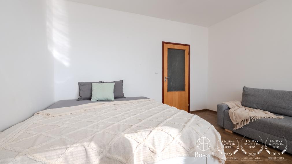 PREDANÉ - BOSEN | Garsónka s loggiou, Rovniankova - Petržalka