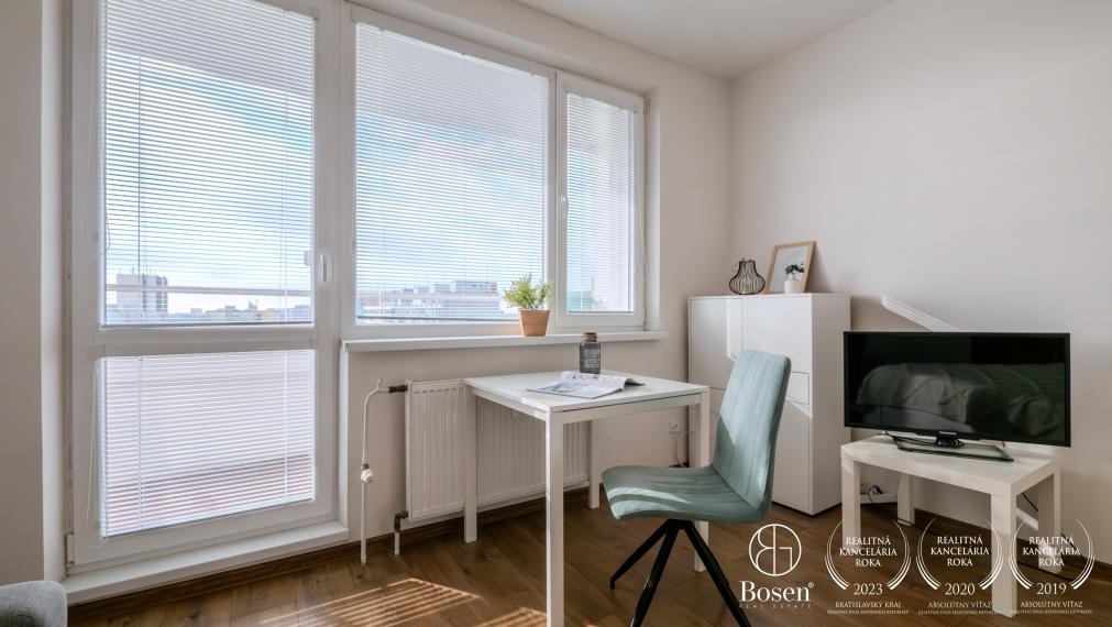 PREDANÉ - BOSEN | Garsónka s loggiou, Rovniankova - Petržalka