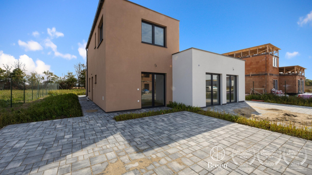 BOSEN | 4 izbové rodinné domy-projekt Slnečné záhrady Hubice