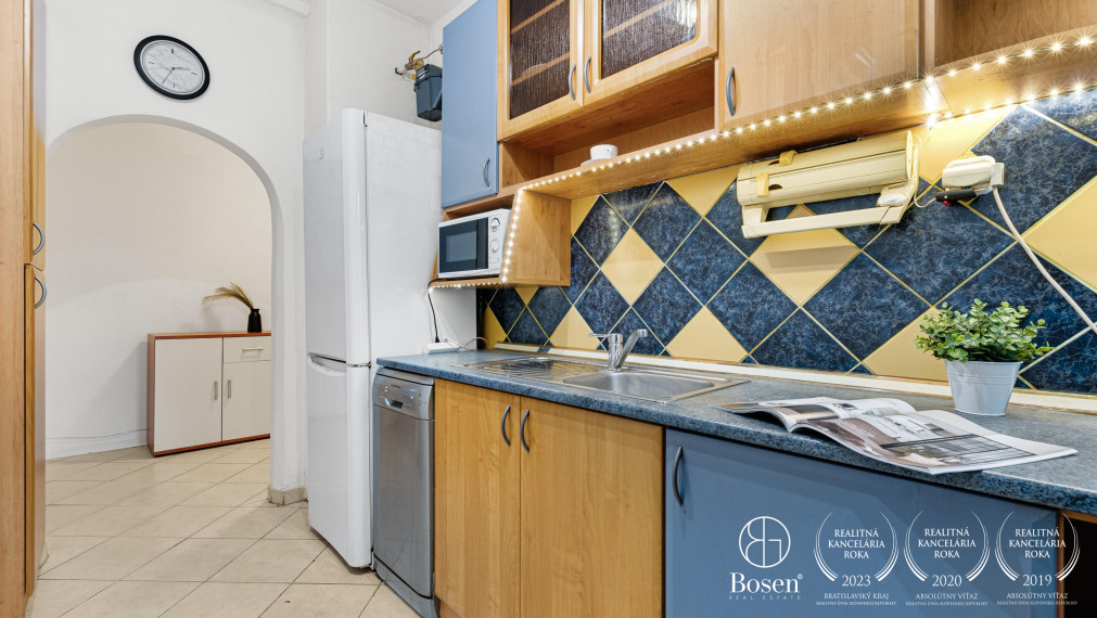 BOSEN | 3 izbový zariadený byt v pôvodnom stave, Haburská ul., BA - Ružinov, 68 m2