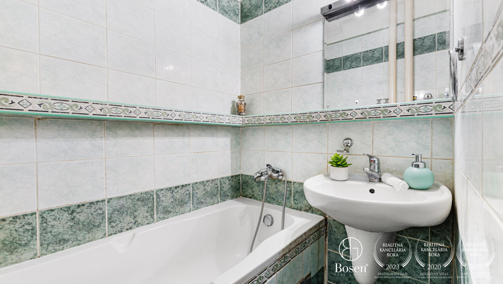 BOSEN | 3 izbový zariadený byt v pôvodnom stave, Haburská ul., BA - Ružinov, 68 m2