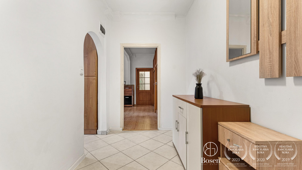 BOSEN | 3 izbový zariadený byt v pôvodnom stave, Haburská ul., BA - Ružinov, 68 m2