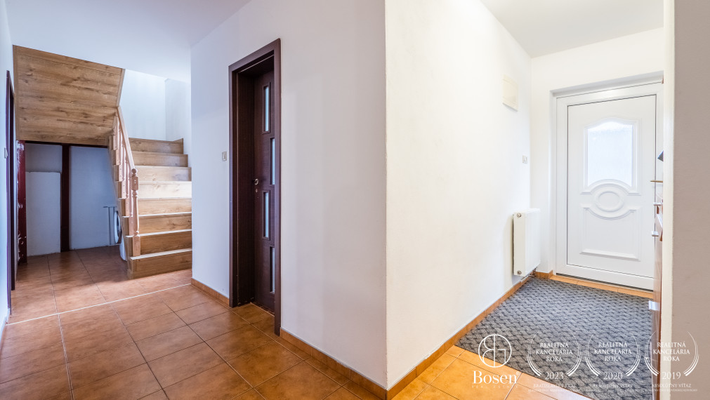 BOSEN | 7 izbový Rodinný dom s veľkou garážou!