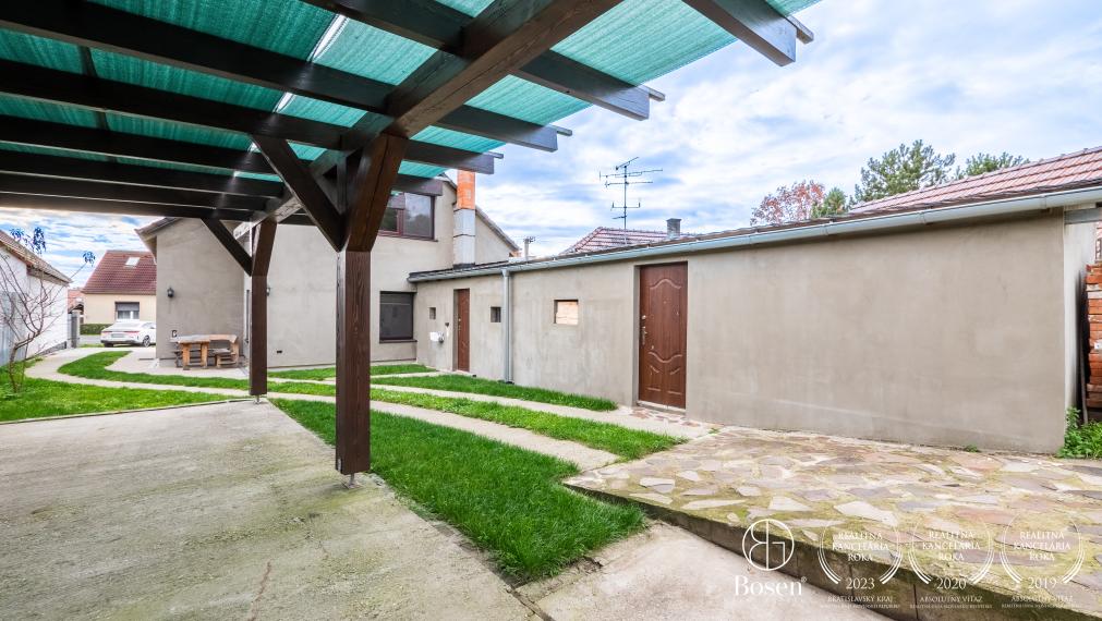 BOSEN | 7 izbový Rodinný dom s veľkou garážou!