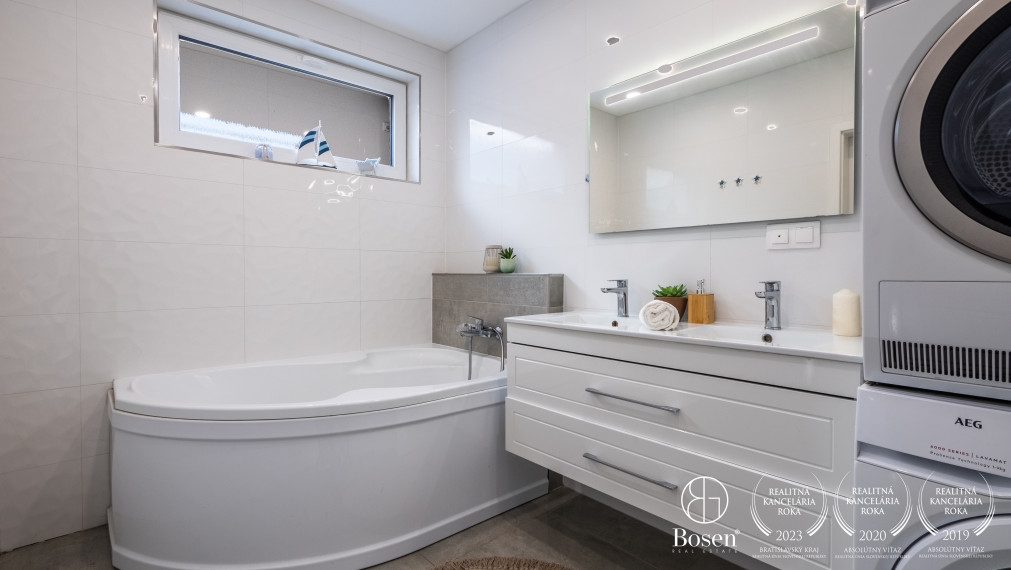 BOSEN | 4 izbový dom na predaj, terasa, 2x parking Hrubá Borša