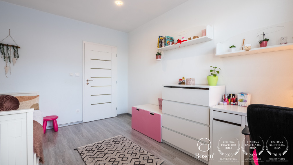 BOSEN | 4 izbový dom na predaj, terasa, 2x parking Hrubá Borša