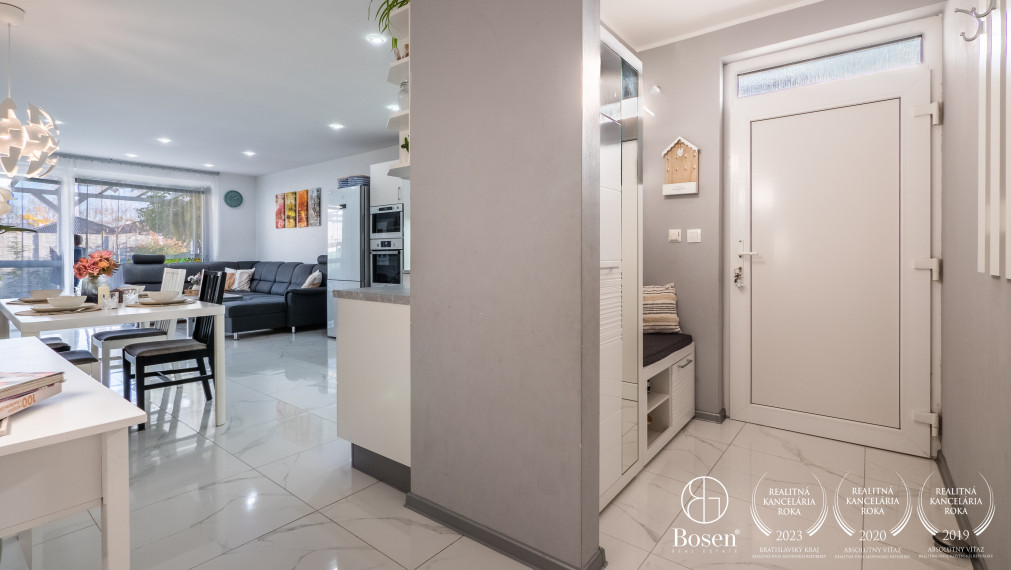 BOSEN | 4 izbový dom na predaj, terasa, 2x parking Hrubá Borša