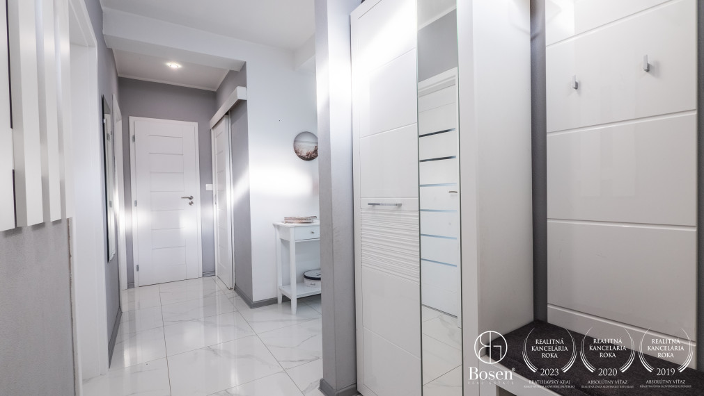 BOSEN | 4 izbový dom na predaj, terasa, 2x parking Hrubá Borša