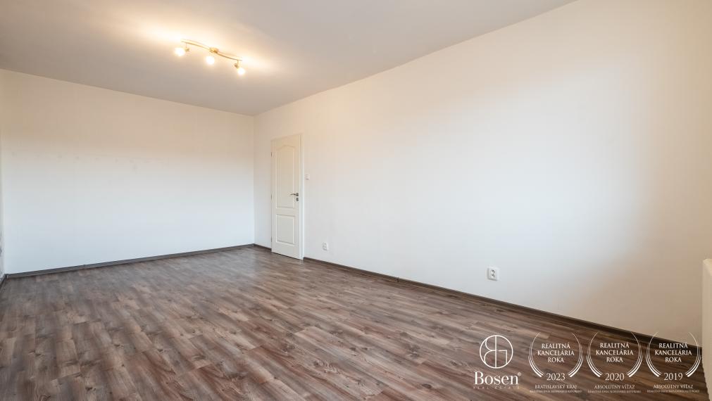 BOSEN | Na predaj 3 izbový byt po kompletnej rekonštrukcii s garážou, Stupava 75m2