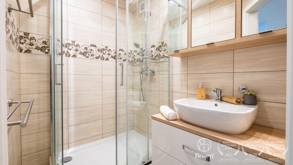 BOSEN | Na predaj 3 izbový byt po kompletnej rekonštrukcii s garážou, Stupava 75m2