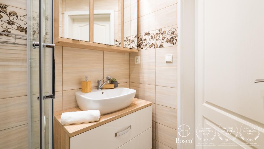 BOSEN | Na predaj 3 izbový byt po kompletnej rekonštrukcii s garážou, Stupava 75m2