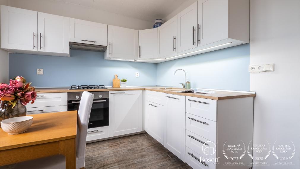 BOSEN | Na predaj 3 izbový byt po kompletnej rekonštrukcii s garážou, Stupava 75m2