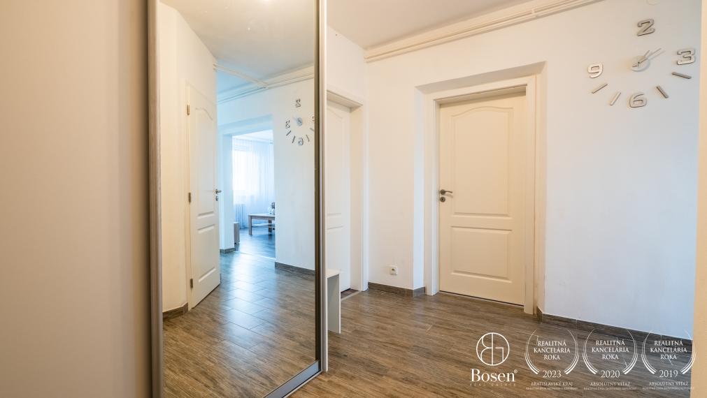 BOSEN | Na predaj 3 izbový byt po kompletnej rekonštrukcii s garážou, Stupava 75m2