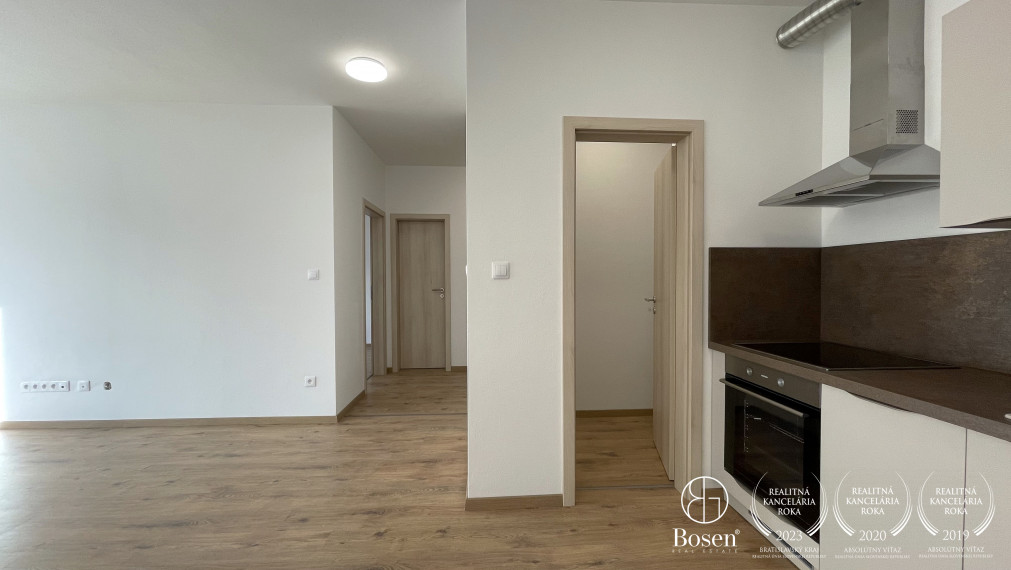 BOSEN | Prenájom 2 izbový byt s parkovacím státím a kobkou, RÍNOK RAČA, 64 m2