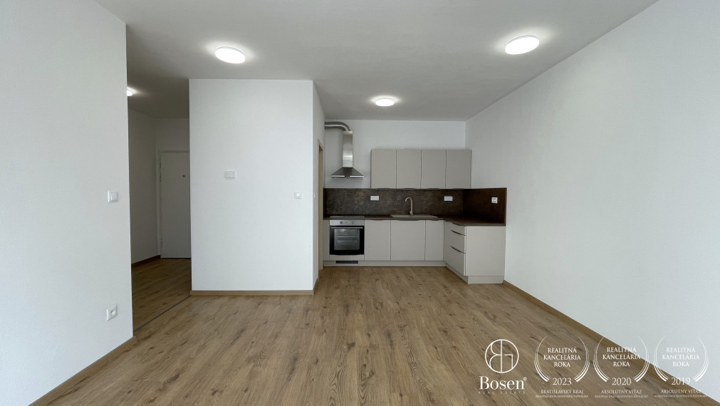 BOSEN | Prenájom 2 izbový byt s parkovacím státím a kobkou, RÍNOK RAČA, 64 m2