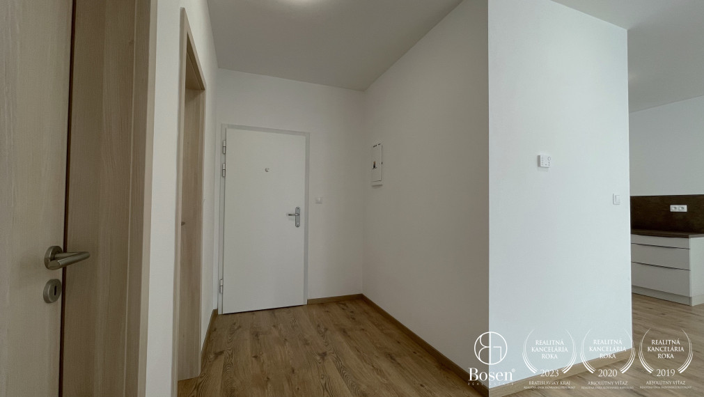 BOSEN | Prenájom 2 izbový byt s parkovacím státím a kobkou, RÍNOK RAČA, 64 m2