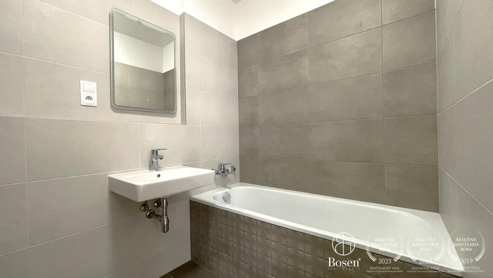 BOSEN | Prenájom 2 izbový byt s parkovacím státím a kobkou, RÍNOK RAČA, 64 m2