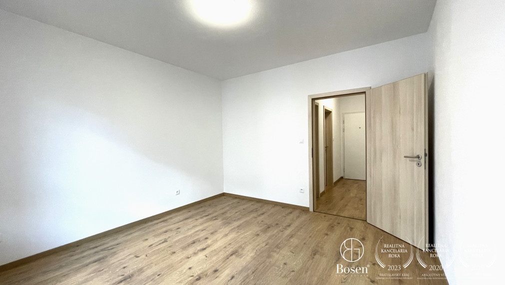 BOSEN | Prenájom 2 izbový byt s parkovacím státím a kobkou, RÍNOK RAČA, 64 m2