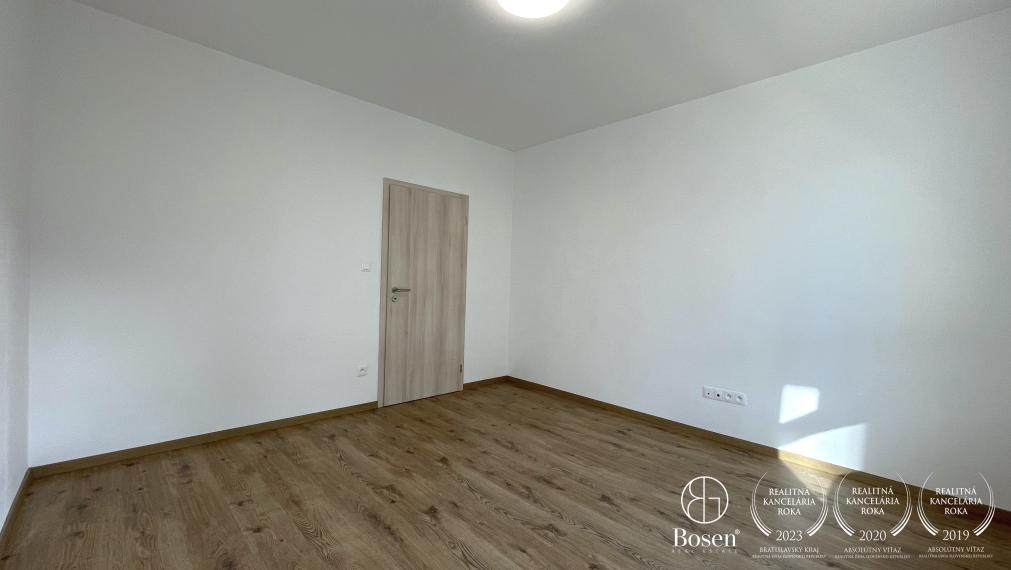 BOSEN | Prenájom 2 izbový byt s parkovacím státím a kobkou, RÍNOK RAČA, 64 m2