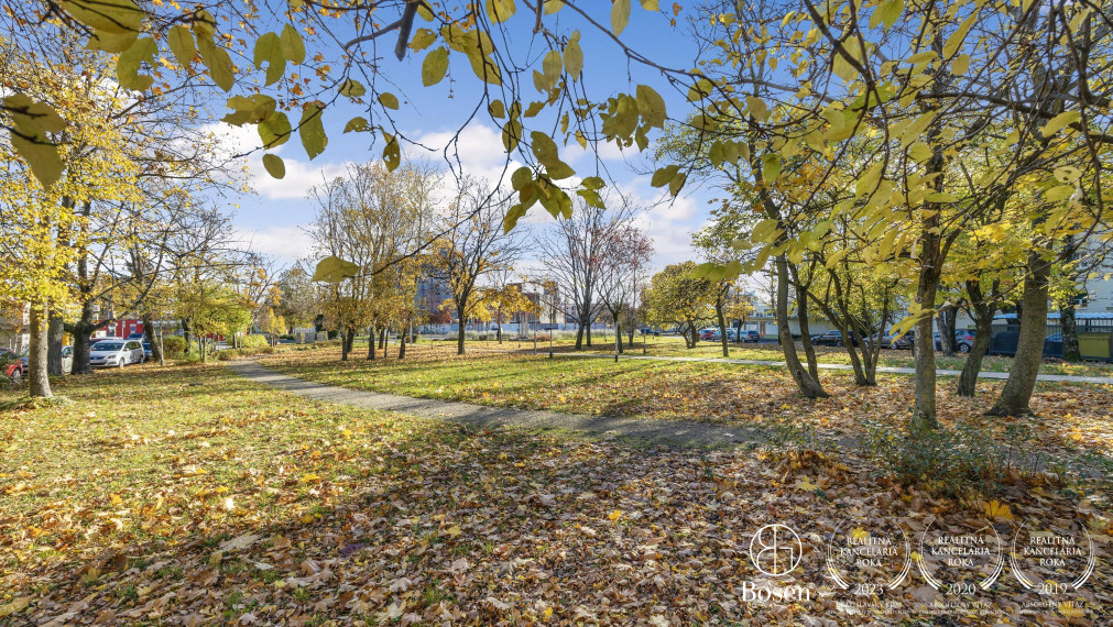 Garsónka s balkónom v tehlovom bytovom dome blízko Novej Cvernovky