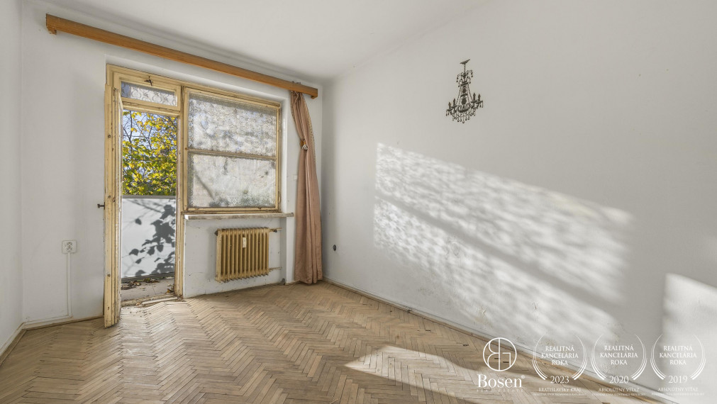 Garsónka s balkónom v tehlovom bytovom dome blízko Novej Cvernovky