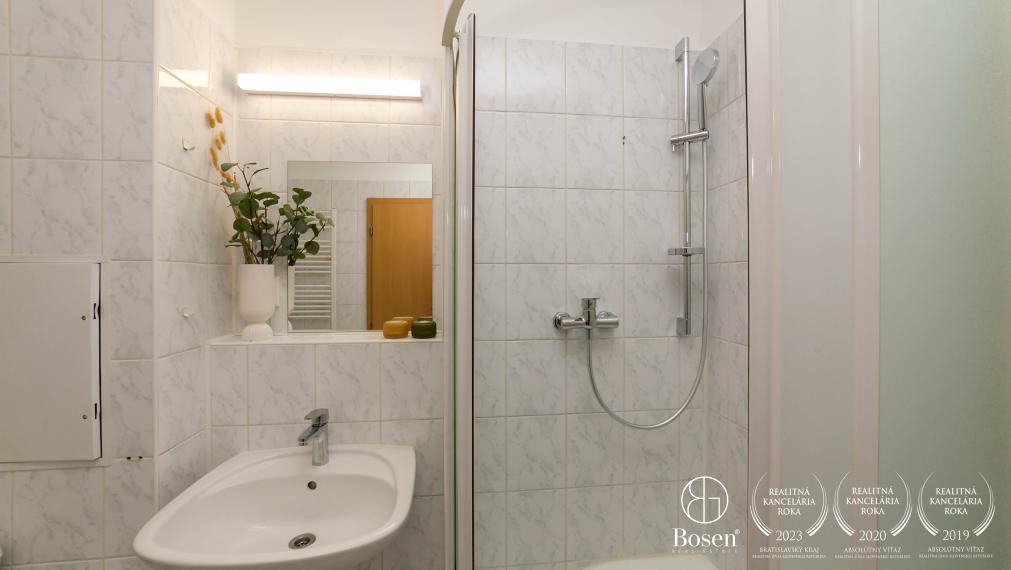 Zariadený 1 izbový byt blízko parku Ostredky v Ružinove