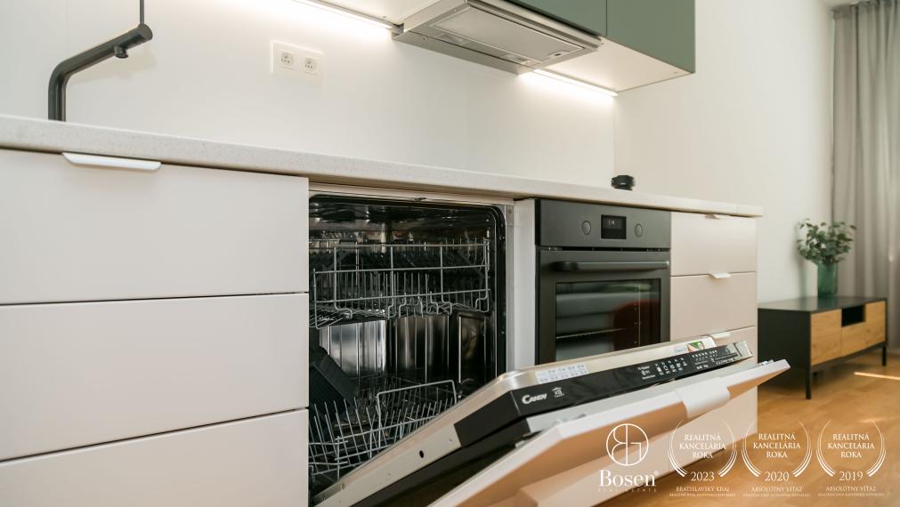 Zariadený 1 izbový byt blízko parku Ostredky v Ružinove