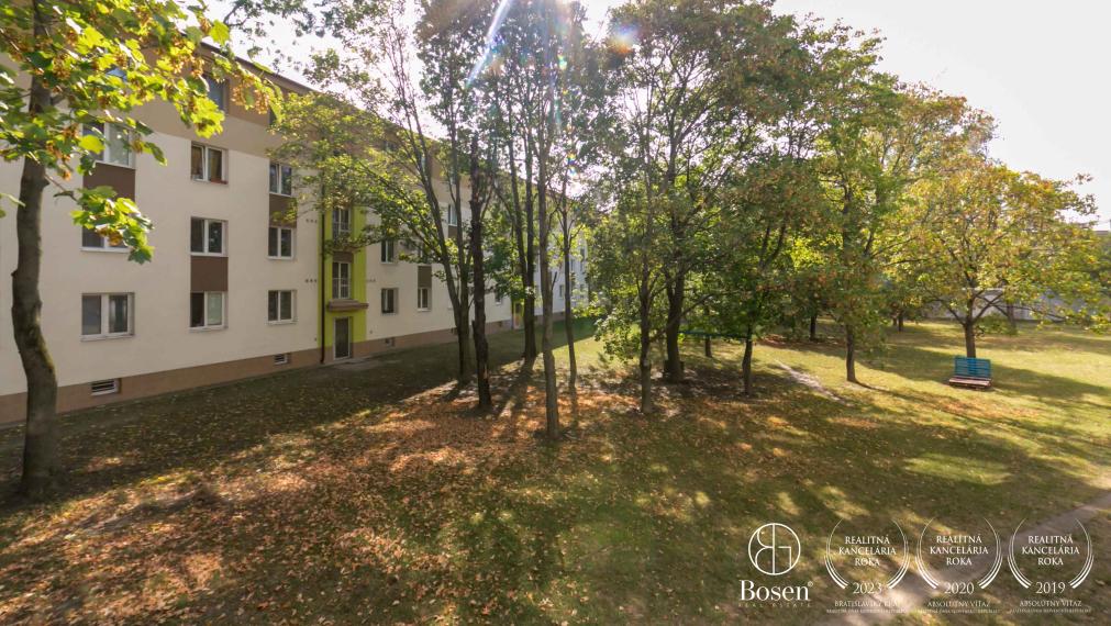 Zariadený 1 izbový byt blízko parku Ostredky v Ružinove