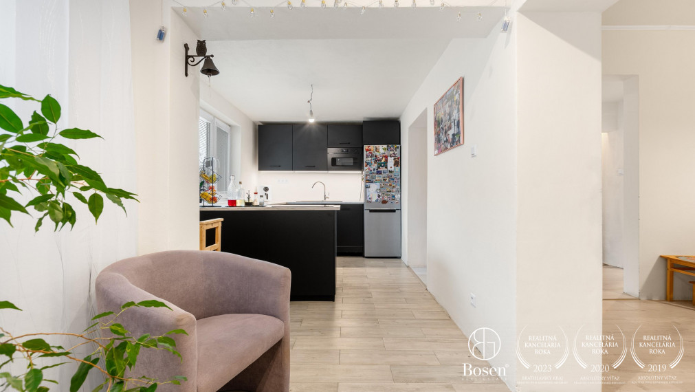 BOSEN/Znížená cena o 23.000,-Eur!  Predaj rodinného domu po kompletnej rekonštrukcii, Závod
