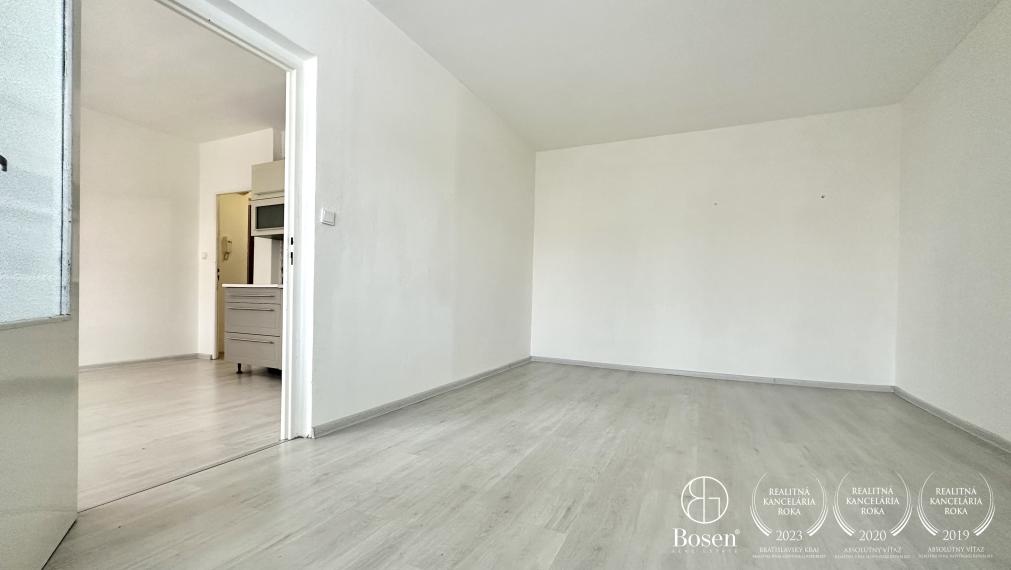 BOSEN | Na predaj, 1 izbový byt, centrum Fiľakovo.