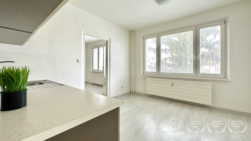 BOSEN | Na predaj, 1 izbový byt, centrum Fiľakovo.