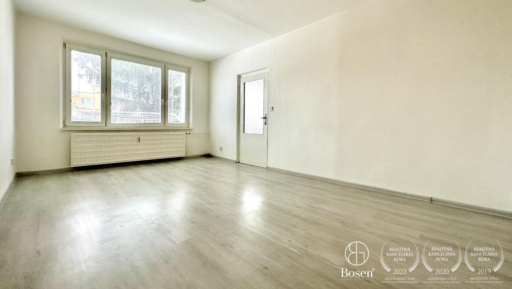 BOSEN | Na predaj, 1 izbový byt, centrum Fiľakovo.