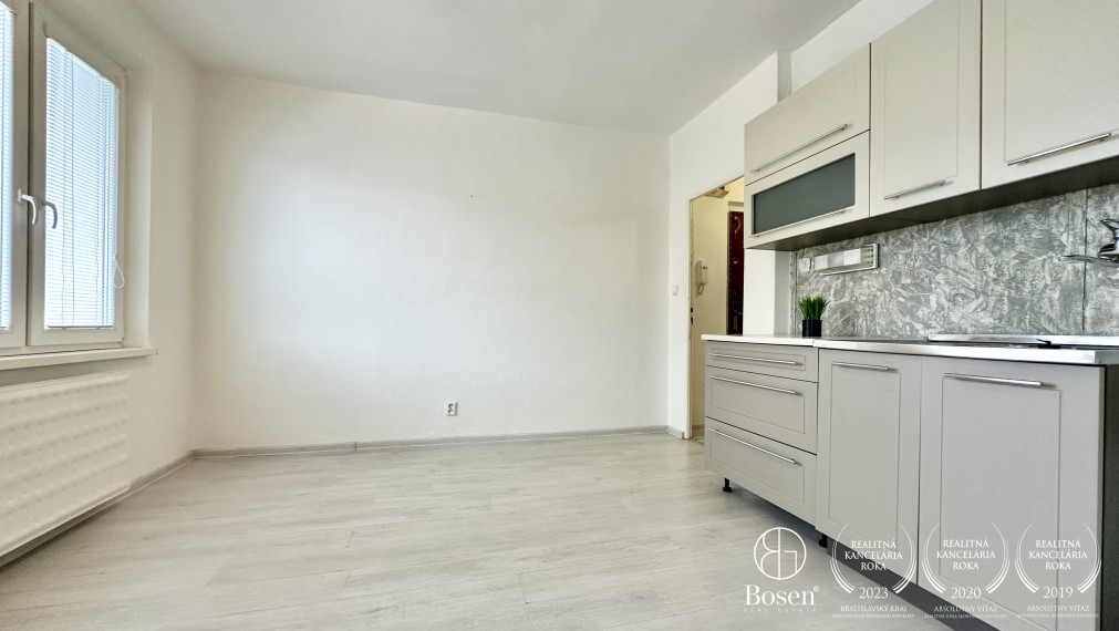 BOSEN | Na predaj, 1 izbový byt, centrum Fiľakovo.