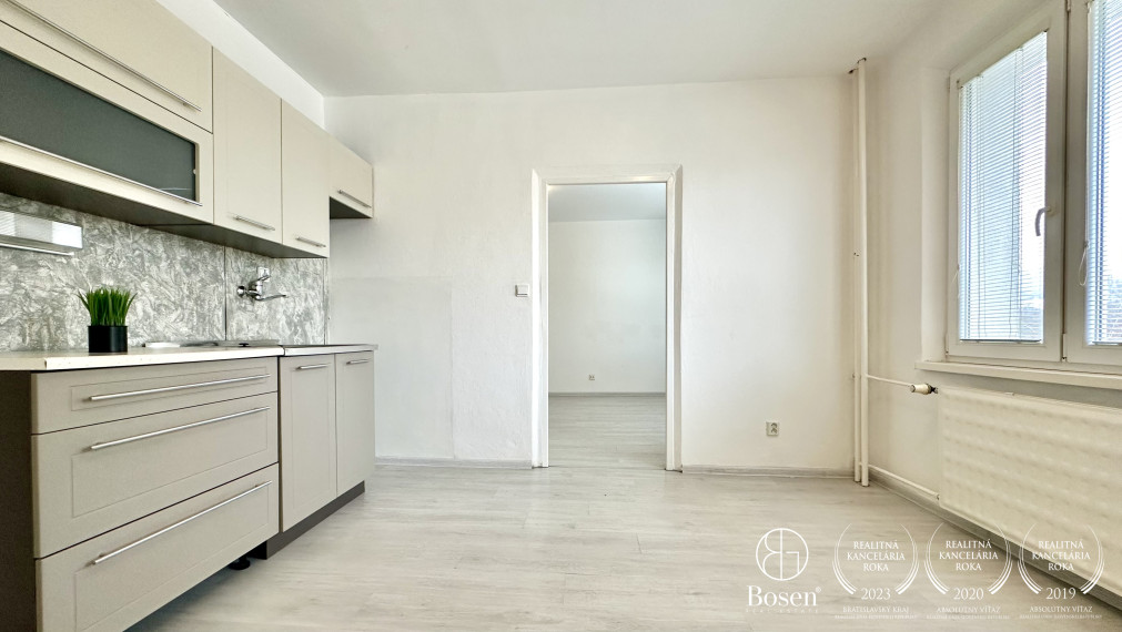 BOSEN | Na predaj, 1 izbový byt, centrum Fiľakovo.