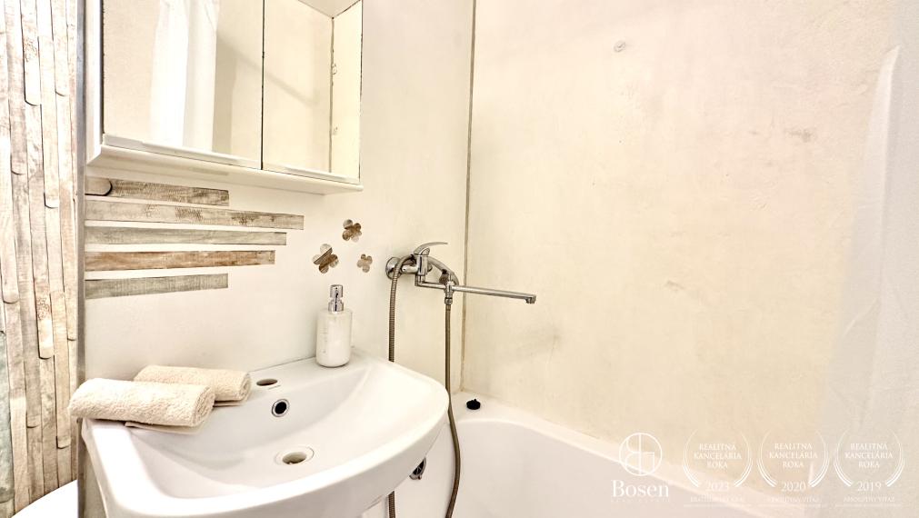 BOSEN | Na predaj, 1 izbový byt, centrum Fiľakovo.