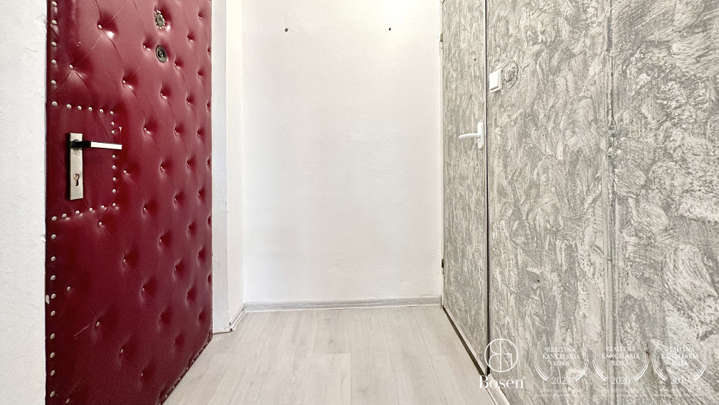 BOSEN | Na predaj, 1 izbový byt, centrum Fiľakovo.