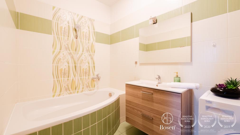 BOSEN | Rezervované - Veľký 3i byt na prenájom, Benkova - Klokočina